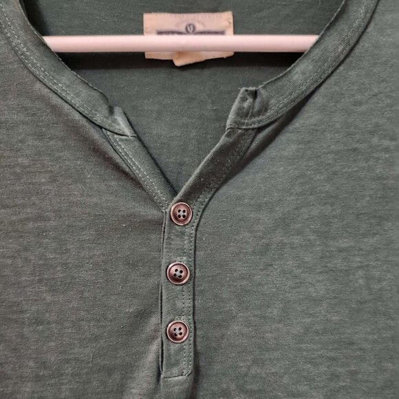 Mens Relaxed Fit Green Button Up Short Sleeve Shirt - Picture 2 of 6